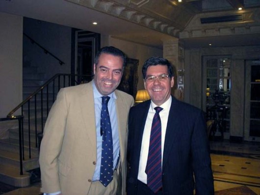 D. Antonio Álvarez-Ossorio con D. Jaime de Piniés, Socio-Director de Piniés & Aguilar Asociados, S.L., experto economista, actualmente colaborador en el Grupo Económico de la UPyD y anteriormente en el Partido Popular