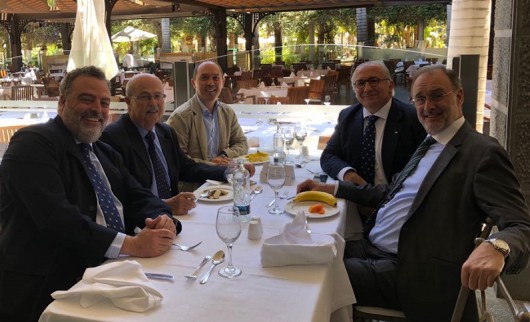 Comida-en-mesa